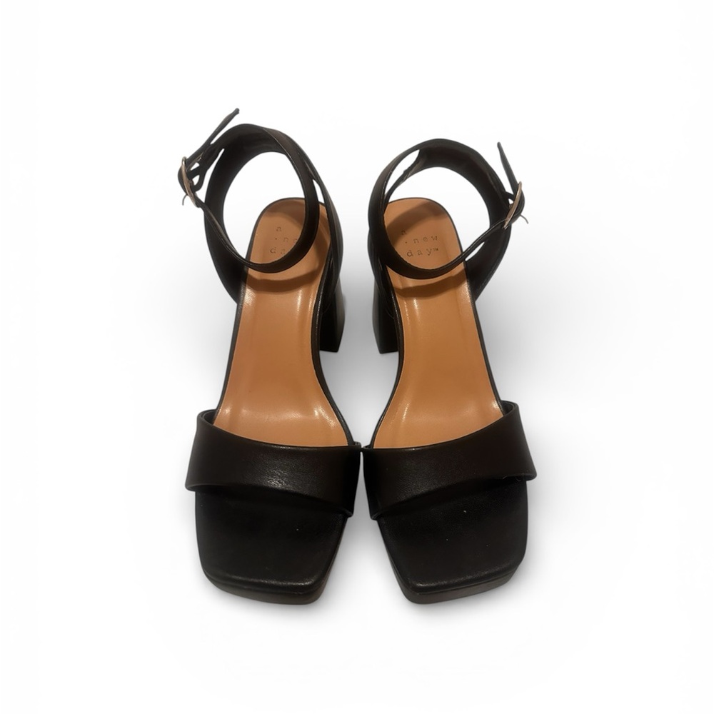 Chic Black Block Heel Sandals - Picture 2 of 5